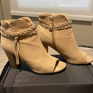 Xoxo boots/booties camel tone XOXO